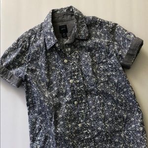 BOYS GapKids floral button up w/ chambray trim 6-7